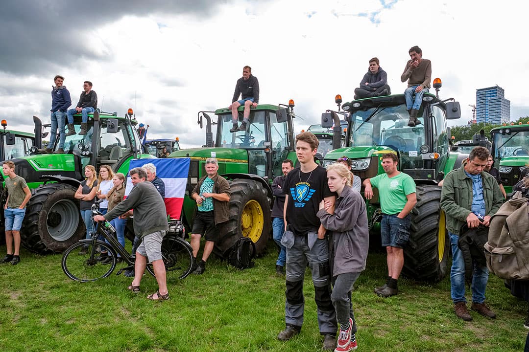De helft van het Malieveld stond vol met trekkers die voornamelijk uit het westen van het land kwamen om te protesteren. - Foto: ANP