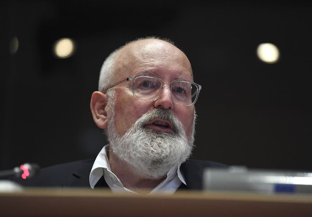 Frans Timmermans licht in het Europees Parlement de plannen voor het klimaatbeleid toe. - Foto: ANP