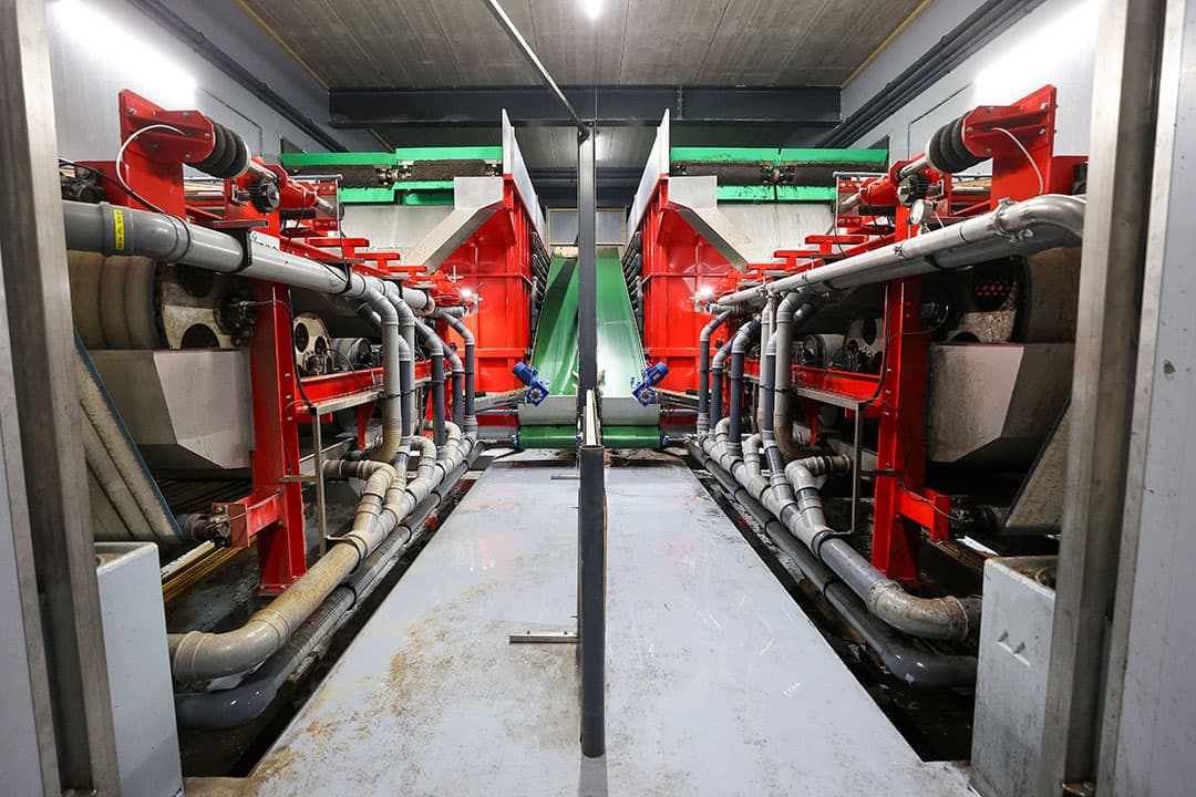 De zeefbandpers flotatietechniek voor het scheiden van drijfmest en digestaat in een dikke en dunne fractie.