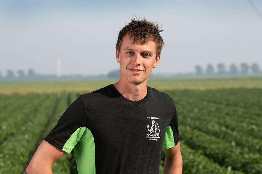 Jan Appelman (25) woont in Anna Paulowna (N.-H.) en heeft in maatschap met zijn buurmannen een akkerbouwbedrijf. - Foto's: Mark Pasveer