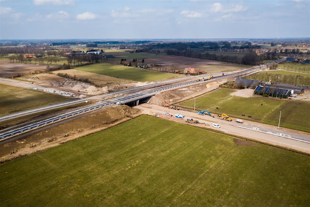Luchtfoto van de werkzaamheden aan de nieuwe N18 in Haaksbergen (Ov.), eind maart 2018. - Foto: ANP