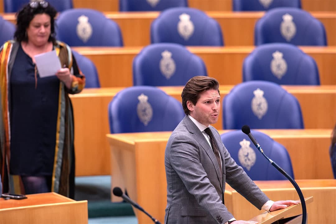 Thom van Campen (VVD) bij de microfoon in de Tweede Kamer. - Foto: ANP