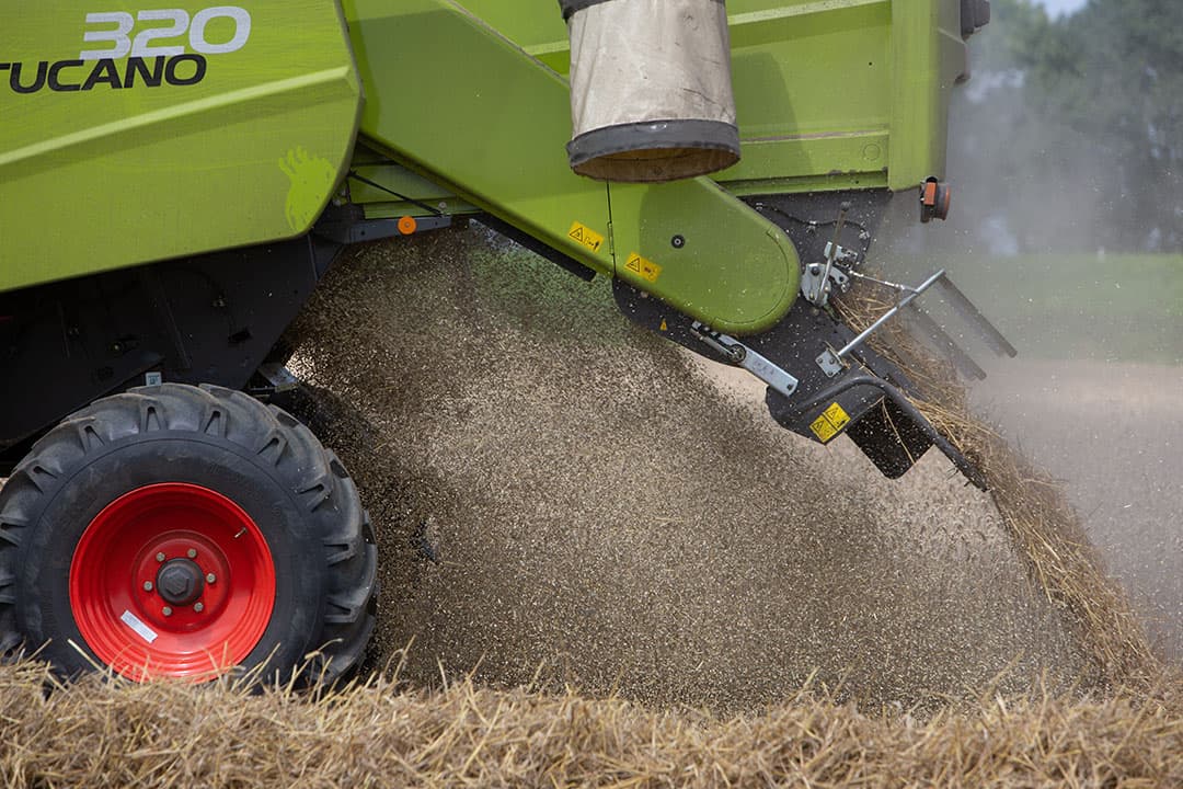 De robot neemt veel menselijke arbeid over. Maar wat betekent het voor de kosten per ton tarwe als we de combine-chauffeur vervangen door een robot? Foto: Peter Roek