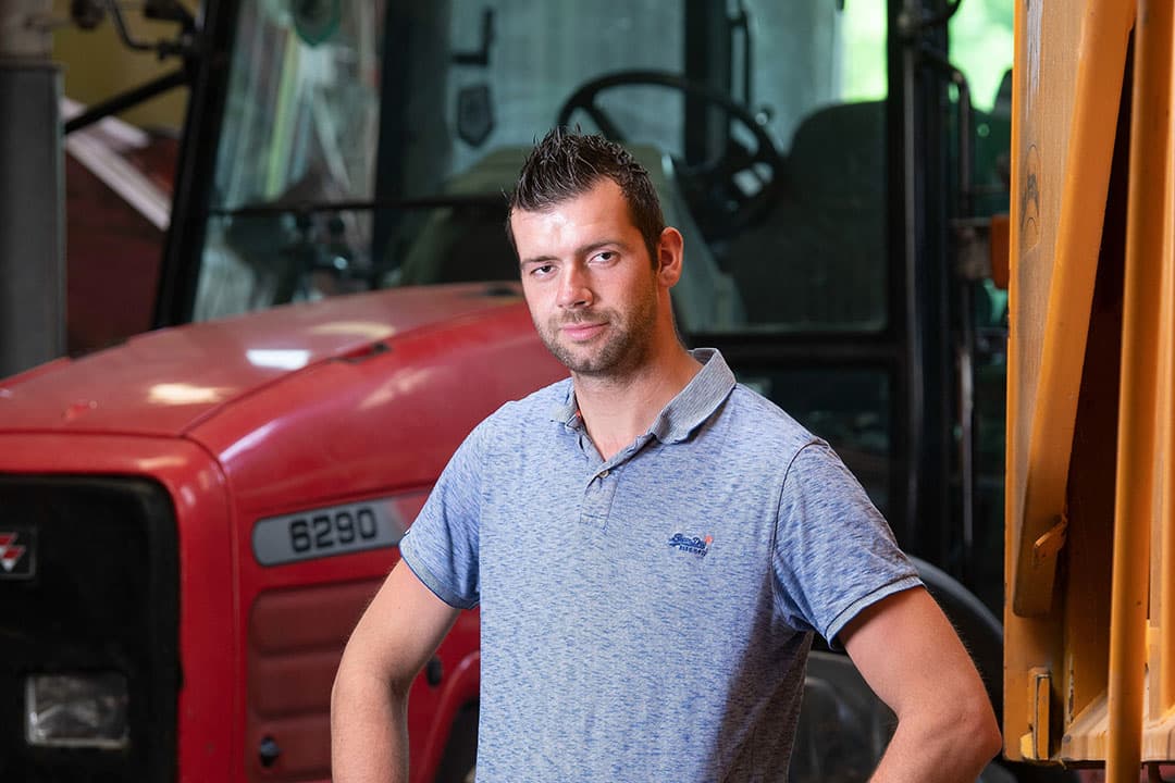 Eisbert Bouma (24) woont in Vierhuizen (Gr.) en heeft in maatschap met zijn vader een akkerbouwbedrijf. - Foto's: Mark Pasveer