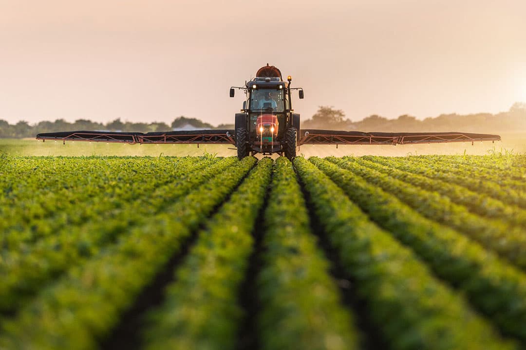 Duizenden akkerbouwers en loonwerkers gebruiken het merkonafhankelijke MoveRTK in combinatie met een gps-systeem. - Foto: MoveRTK
