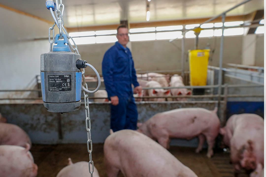 Een klimaatsensor van Slimme Stal. De data die de sensoren opleveren bieden steeds meer inzicht in stalklimaat en invloeden daarvan op bijvoorbeeld diergezondheid. - Foto: Bert Jansen