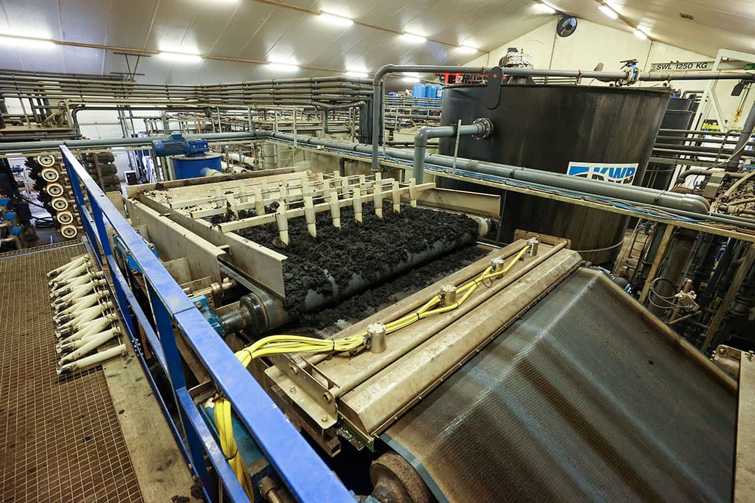 De mestfabriek van Merensteyn. Een verwerker als Merensteyn kan het hoofd op termijn niet boven water houden als de fabriek niet op vollast draait. - Foto: Bert Jansen