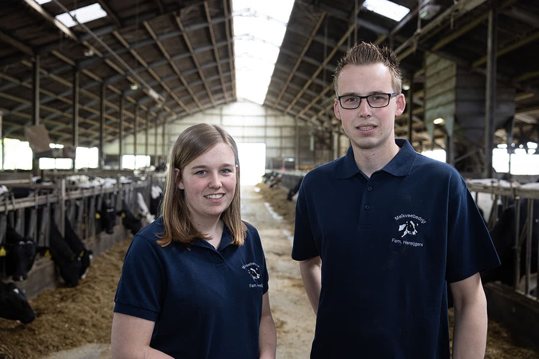 Kim (22) en Bart (24) Hereijgers wonen in Sas van Gent (Zld.) waar ze met hun ouders een melkveebedrijf hebben. - Foto's: Peter Roek