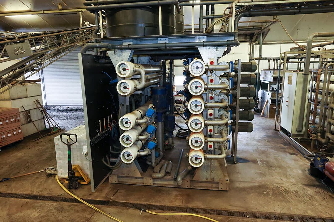 De installatie van Mestac. De coöperatie verwerkt varkensmest tot een dikke fractie, loosbaar water en mineralenconcentraat. - Foto: Bert Jansen