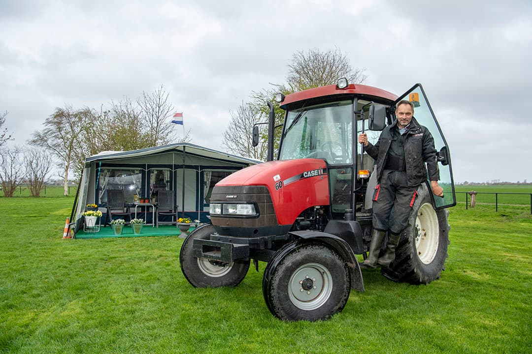 Aad Straathof stopte met melkvee en ging over op vleesvee en recreatie. - Foto: Cor Salverius