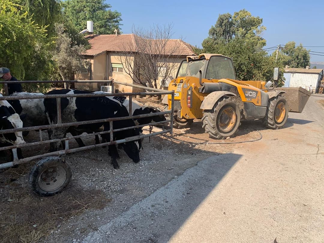 Al jaren wordt er geschreven over de harmonicaband, ook wel belend als de Pneutrac of Cupwheel-band. Heuver levert binnenkort het eerste setje uit in Nederland onder een JCB verreiker. - Foto's: Heuver