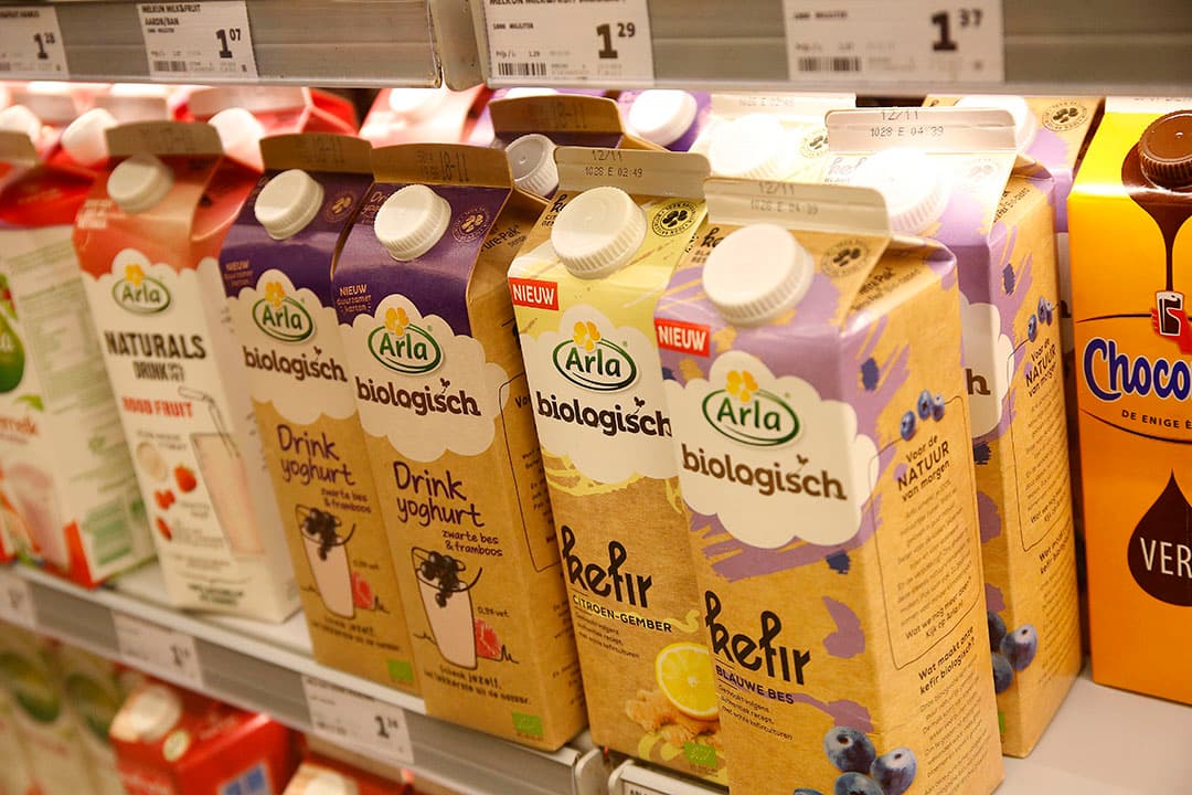 Zuivelproducten van Arla in de supermarkt. - Foto: Hans Prinsen