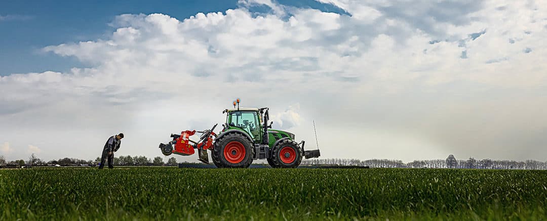 Met verschillende maatregelen leggen akkerbouwers in Rilland en in De Heen tegen betaling kooldioxide uit de lucht vast in de organische stof in hun bodem. - Foto: Peter Roek