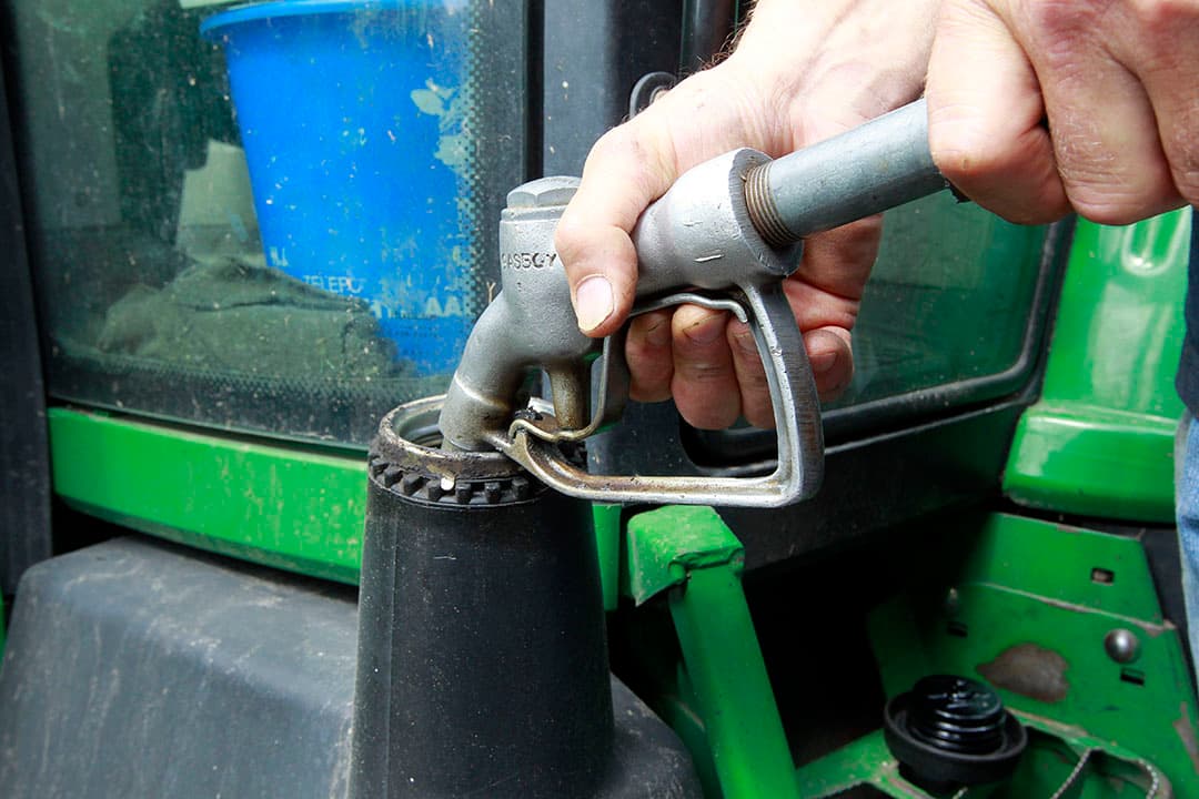 Diesel tanken. - Foto: Bert Jansen