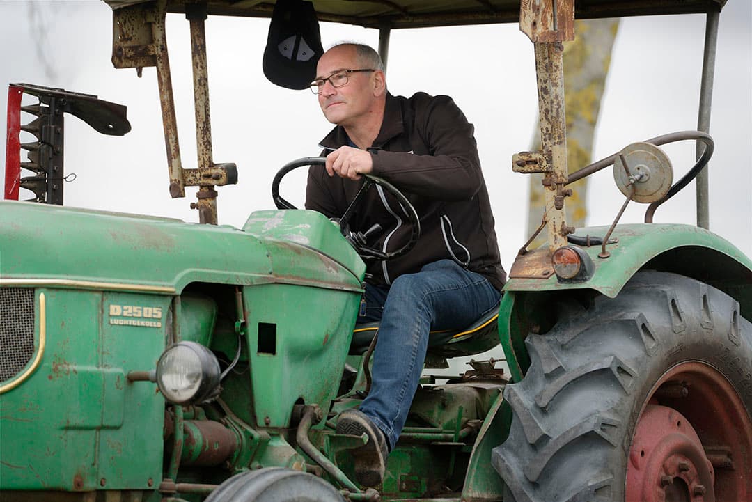 De Wildt is woonachtig in Zwaagdijk-West. Hij is al een jaar of 10 voorzitter van de Blokkerse oldtimerclub. Hij doet graag mee aan maaiwedstrijden en organiseerde veel rondritten.
