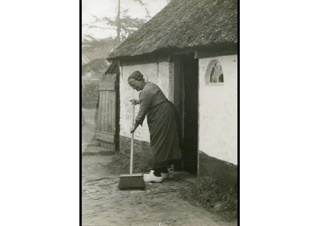 1932:  Wie zijn vrouw liefheeft, houdt haar bij huis