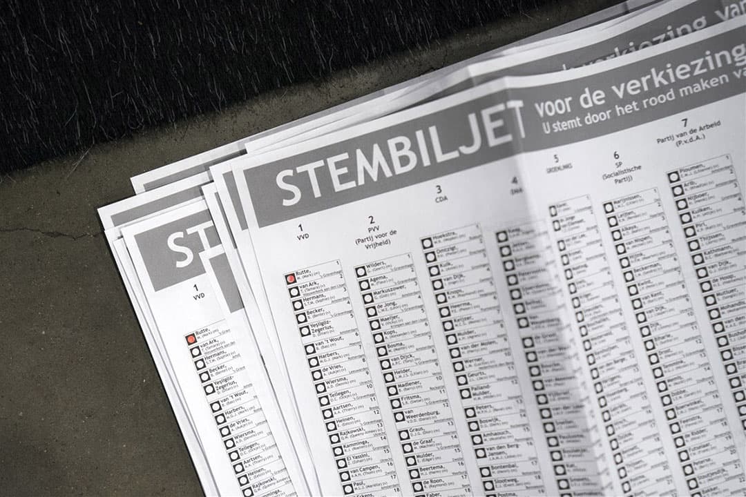 Stembiljetten. D66 heeft gewonnen met een duidelijke koers: de veestapel moet halveren. - Foto: ANP
