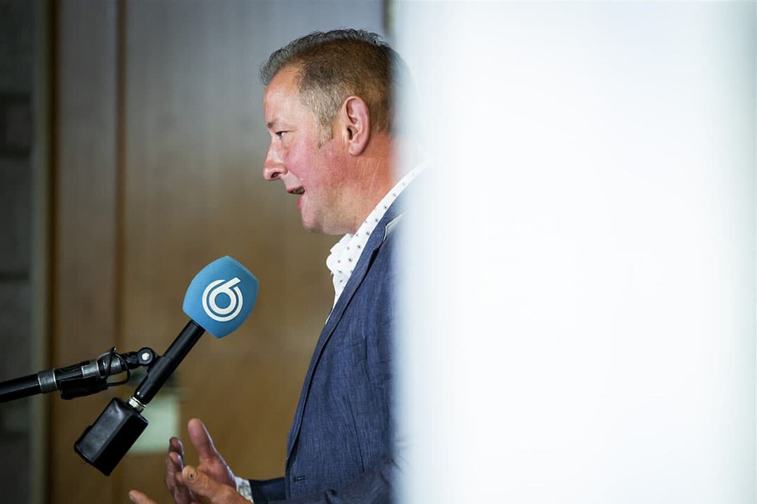 John Spithoven, de voorzitter van de Stichting Stikstofclaim, in gesprek met de pers. - Foto: ANP