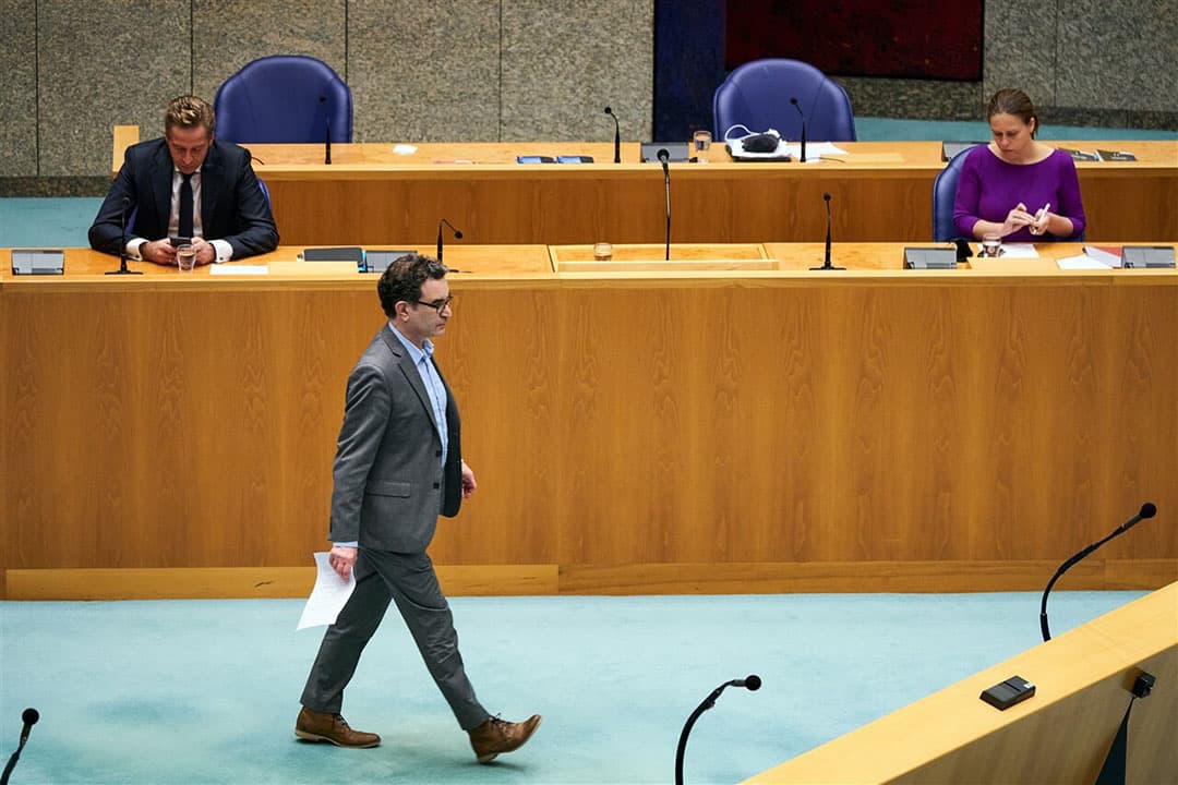 Minister Carola Schouten van Landbouw, Natuur en Voedselkwaliteit en minister Hugo de Jonge van Volksgezondheid, Welzijn en Sport tijdens een eerder debat over de coronabesmettingen op nertsenfokkerijen. In de begrotingsbehandeling komt dit onderwerp niet aan bod. - Foto: ANP