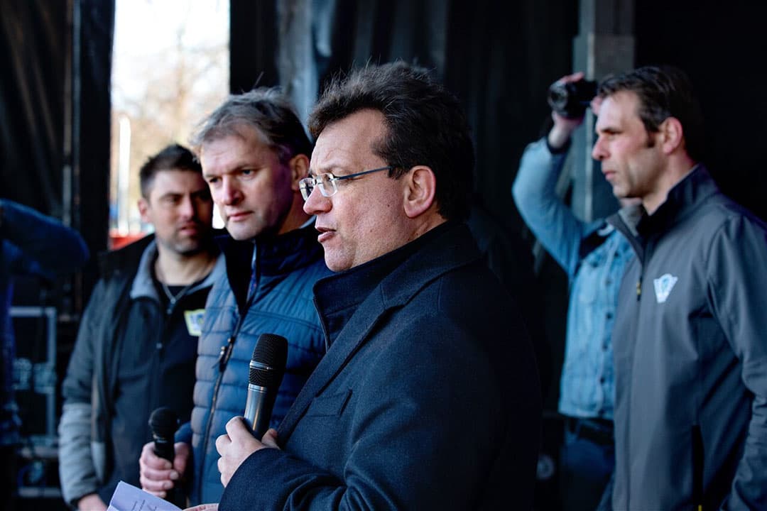 Maurits van Martels (tweede van links) en Jaco Geurts. - Foto: ANP