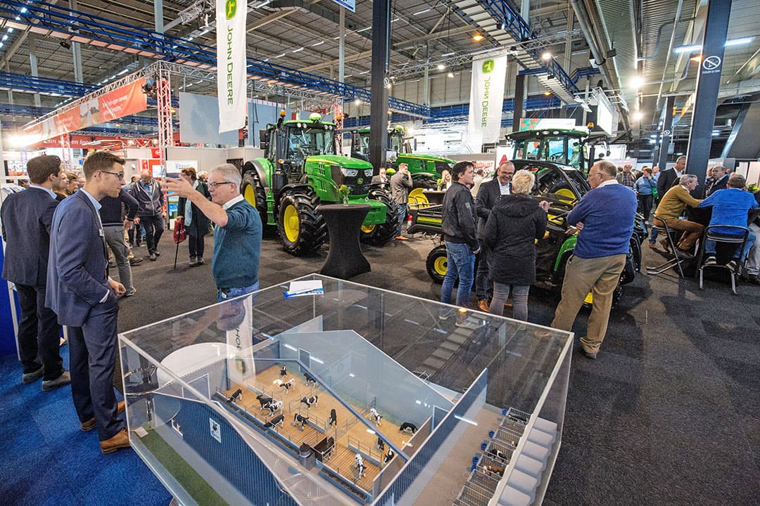 Rundvee- en Mechanisatiebeurs (RMV) in Gorinchem in 2018. De beurzen trekken altijd veel publiek. De beurs in Gorinchem trok vorig jaar meer dan 18.000 bezoekers.Die in Hardenberg in totaal bijna 22.000 bezoekers.Dit jaar blijft het stil in de evenementenhal. - Foto: Herbert Wiggerman