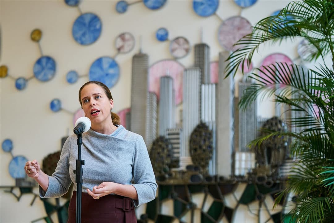 Minister Schouten werkt ook aan andere hulpmiddelen, die het de boer makkelijker maken keuzes te maken. Foto: ANP