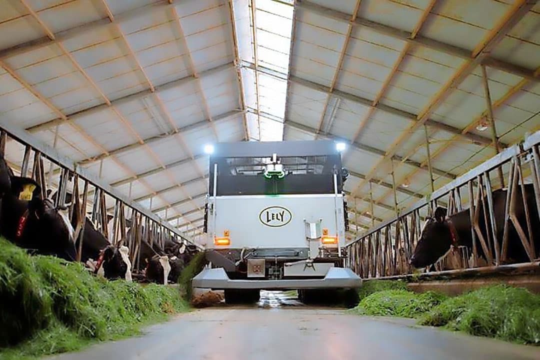 Lely Exos robot maait en voert autonoom vers gras