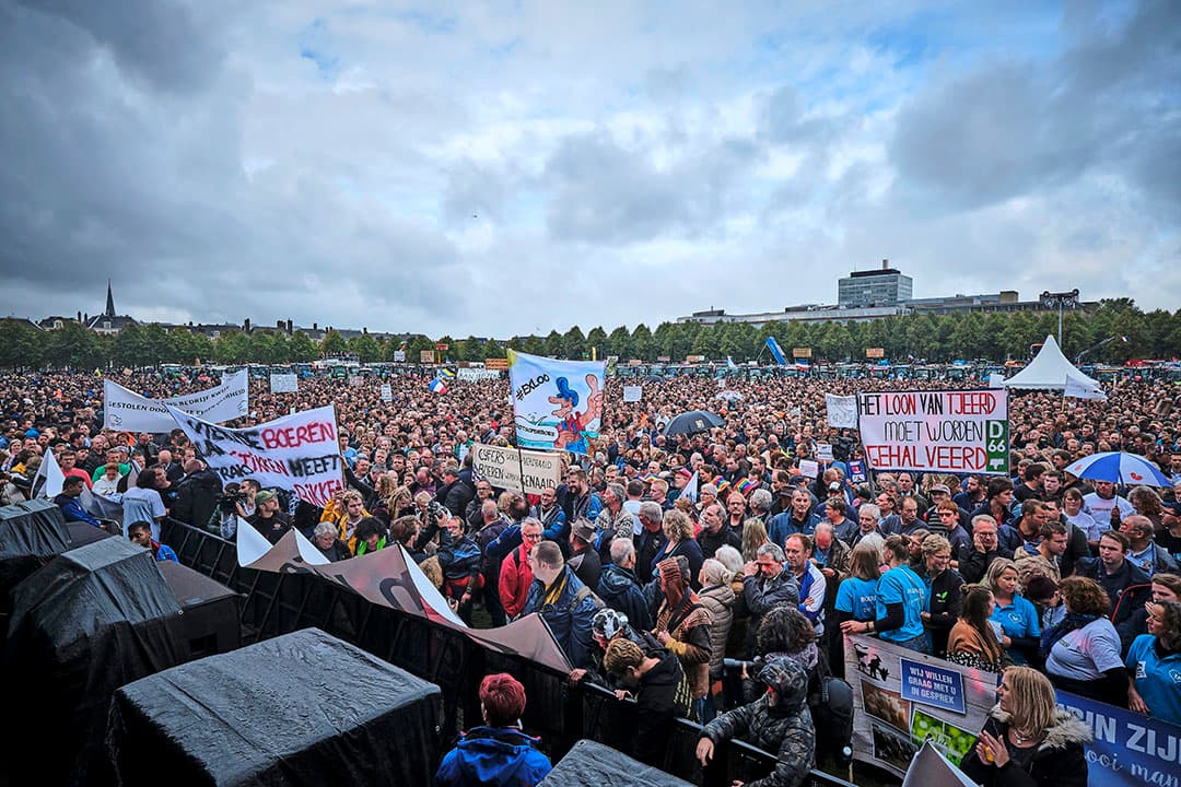 1 oktober 2019: duizenden boeren demonstreren op het Malieveld in Den Haag. De actie zette boeren weer op de kaart, maar politici hielden voet bij stuk. - Foto: Fred Libochant
