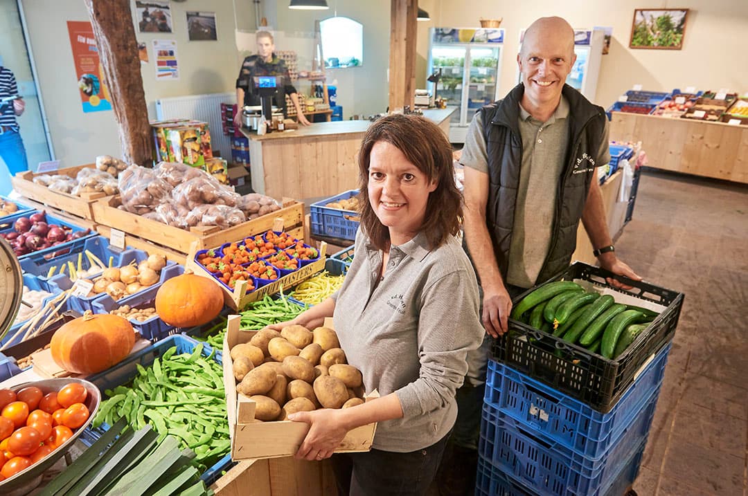 Rianne en Wiljan van der Heijden kunnen goed leven van hun boerderijwinkel.