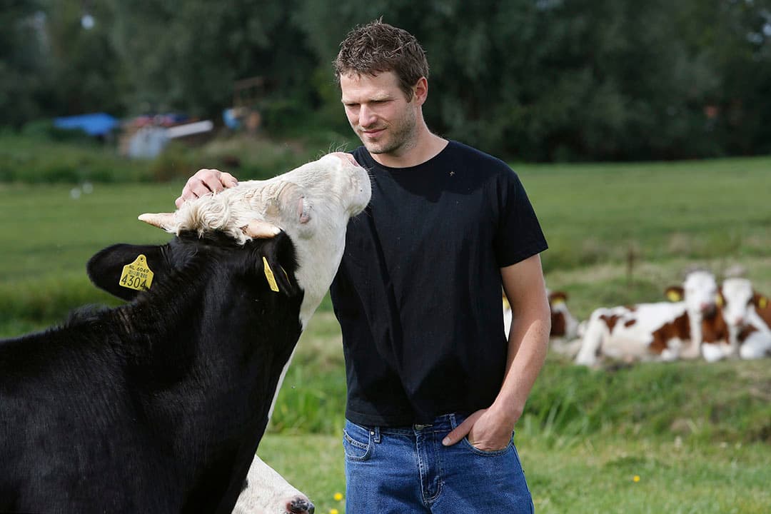 Boy Griffioen zit in een team dat in de finale zit van de wereldwijde Food System Vision Prize. Als biologische melkveehouder is hij erg bezig met biodiversiteit en kringlopen. - Foto: Ton Kastermans Fotografie