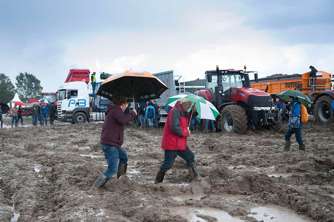De aardappelfestatie van 2017 viel, net als die in 2013, in het water. Een plan B voor slecht weer was er niet. - Foto: Mark Pasveer