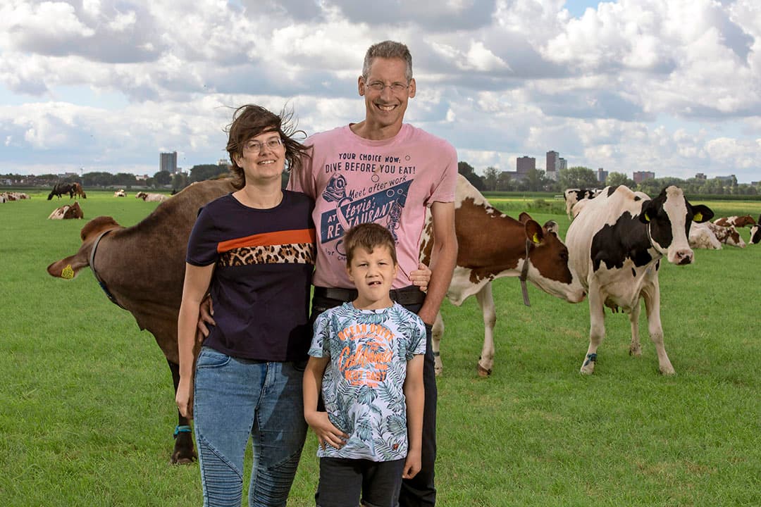 Arjan en Yvonne Berg en hun zoon Luuk. - Foto: Roel Dijkstra