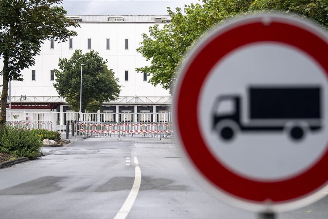 09 July 2020, North Rhine-Westphalia, Rheda-Wiedenbrück: Barriers are located on the premises of the Tönnies company. While some employees of the administration are allowed to go to work again, the access for the workers in the dismantling department is still blocked. Further consultations on the hygiene concept for the gradual resumption of work at the Tönnies meat company will take place this Thursday morning in the district house. Photo: David Inderlied/dpa Photo via Newscom
