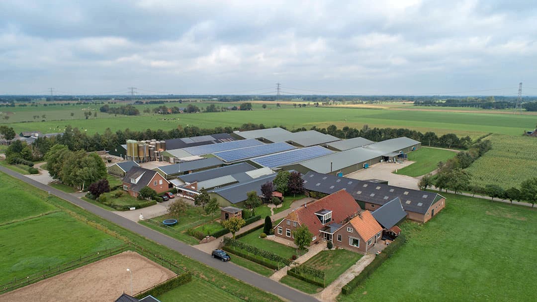 Groei van bedrijven zal meer via aankoop gebeuren. Aan de aan te kopen bedrijven worden wel steeds meer eisen gesteld. - Foto: Agriteam Makelaars Oost-Nederland