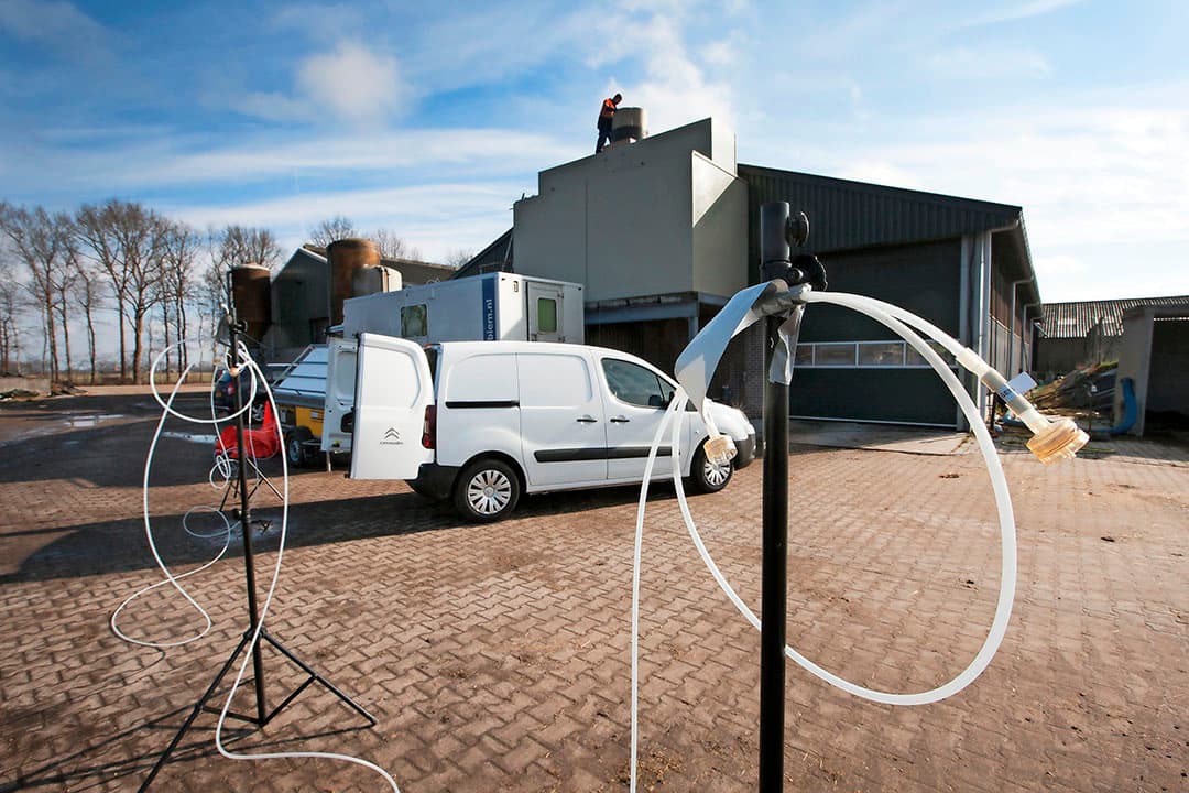 Ammoniametingen op een varkensbedrijf. - Foto: Hans Banus