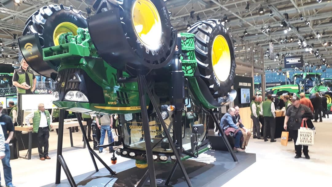Een foto van een John Deere op de Agritechnica in Duitsland, 's werelds grootste machinebeurs. - Foto: Geert Hekkert