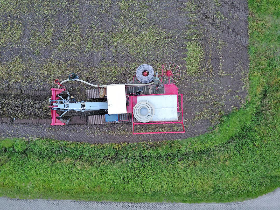 De aanleg van peilgestuurde drainage. - Foto: Bert Jansen