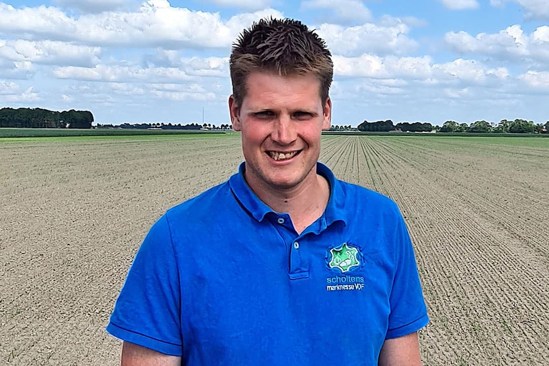Joan Scholtens (33) is akkerbouwer in Marknesse (Flevoland). - Foto: Sytze Bakker