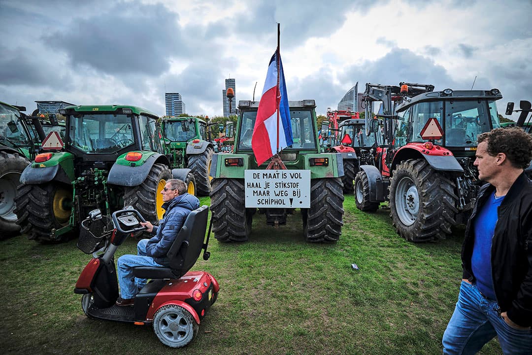 Boerenprotest in oktober op het Malieveld in Den Haag. De uitspraak van Tjeerd de Groot over halvering van de veestapel was voor veel boeren de druppel die de emmer deed overlopen. Foto: Fred Libochant