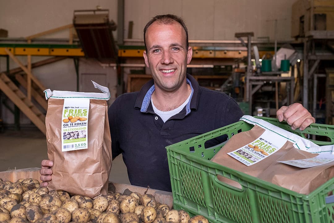 Voor Menko van Zwol is de afzet van tafelaardappelen naar de horeca helemaal stilgevallen. - Foto: Jan Willem van Vliet