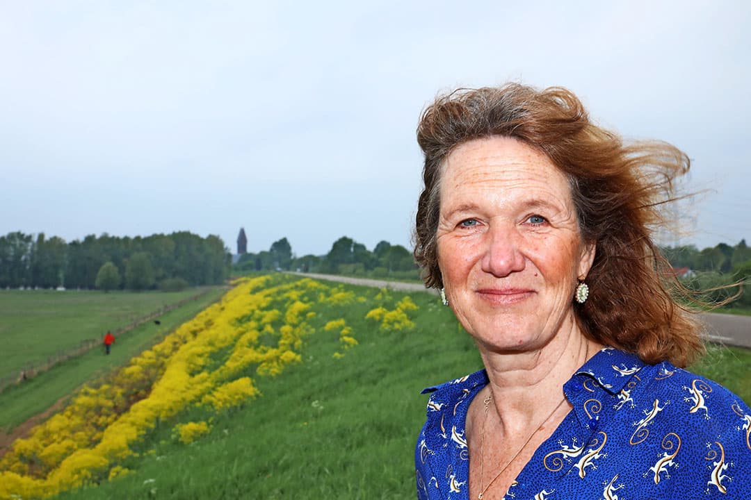 Lizanne Roeleven:  Boeren gaan altijd door. Ook als het water hen aan de lippen staat.  - Foto: Henk Riswick