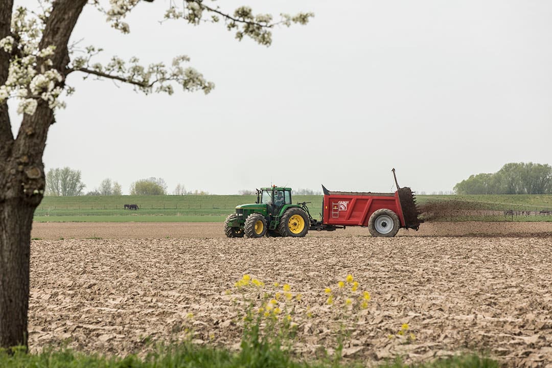 Champost spoorloos uitrijden op harde kleigrond
