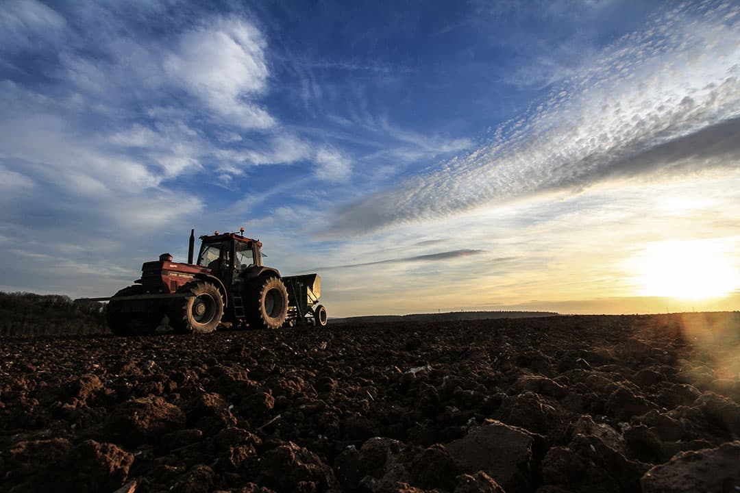 Voorjaarswerkzaamheden op het land in Frankrijk. - Foto: Matthijs Verhagen