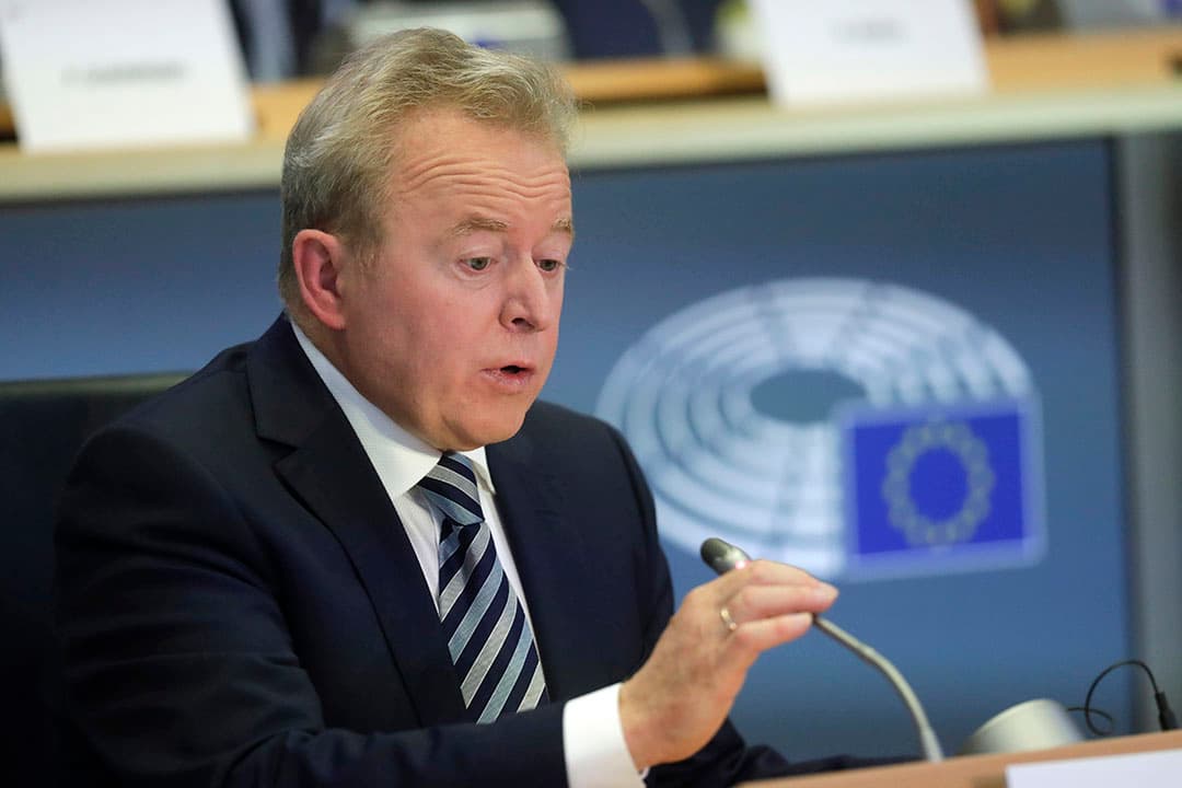 De videoverbinding met de Poolse commissaris was van erbarmelijke kwaliteit. Na een paar minuten verdween Wojciechowski geheel. - Foto: ANP