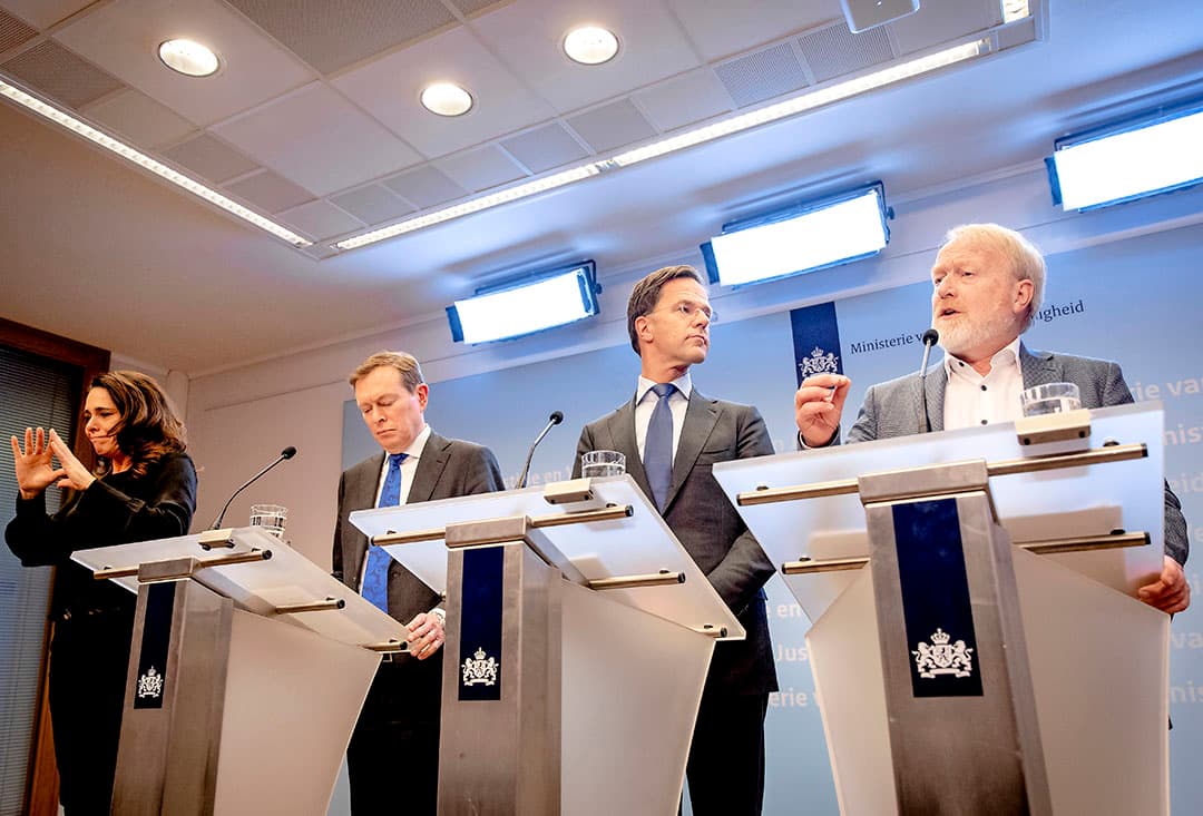 Minister Bruno Bruins (Medische Zorg), premier Mark Rutte en Jaap van Dissel van het RIVM (vlnr) tijdens een persconferentie vanwege het coronavirus. - Foto: ANP