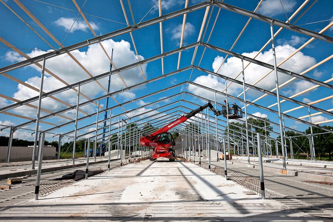 In aanloop naar het einde van de melkquotering en daarna volgde een enorme investeringsimpuls in de melkveehouderij. - Foto: Jan Willem van Vliet