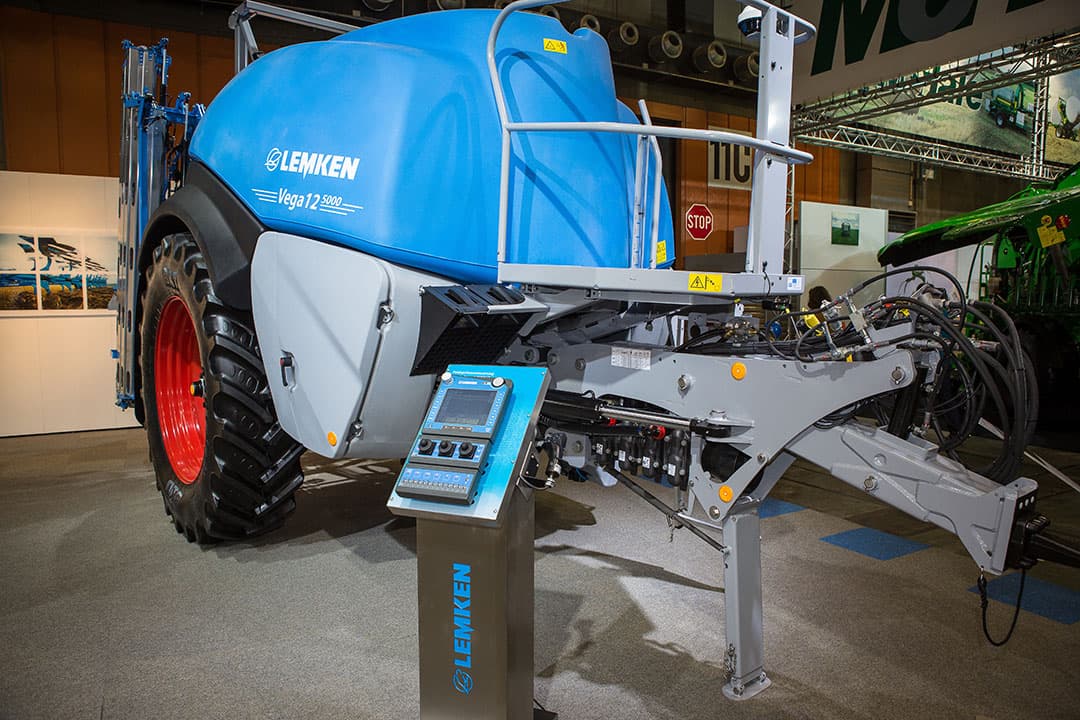 Getrokken spuitmachine van Lemken. - Foto: Peter Roek