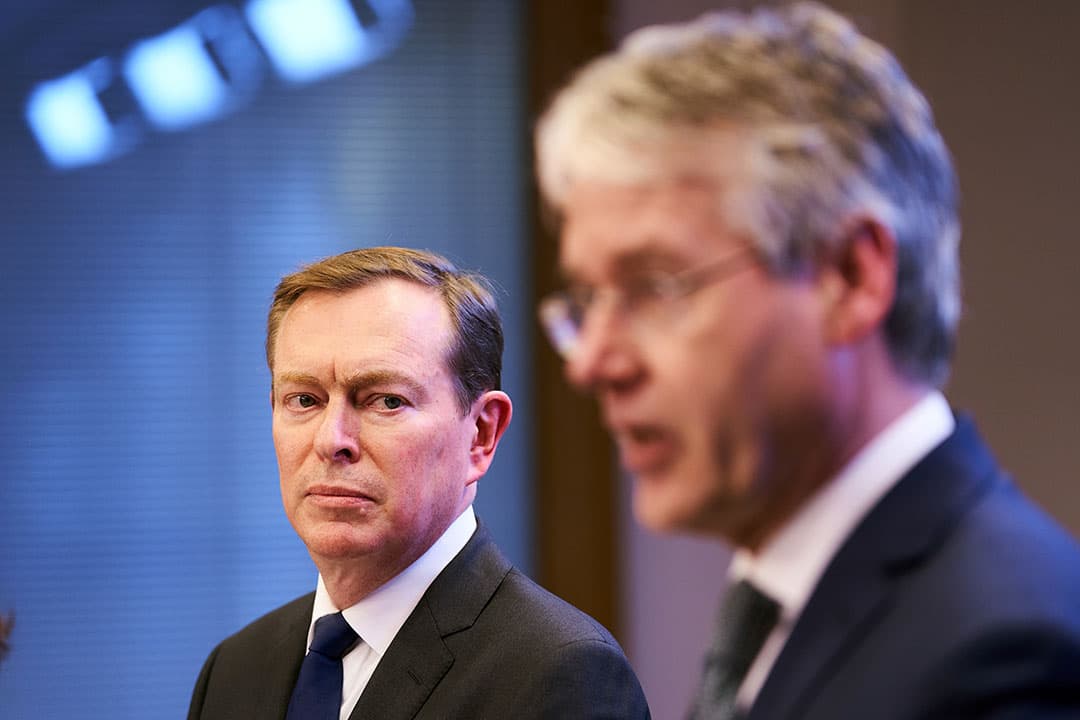 Minister Bruno Bruins voor Medische Zorg en Sport en minister Arie Slob voor Basis- en Voortgezet Onderwijs en Media meldden tijdens een persconferentie het sluiten van de scholen in verband met het coronavirus. - Foto: ANP
