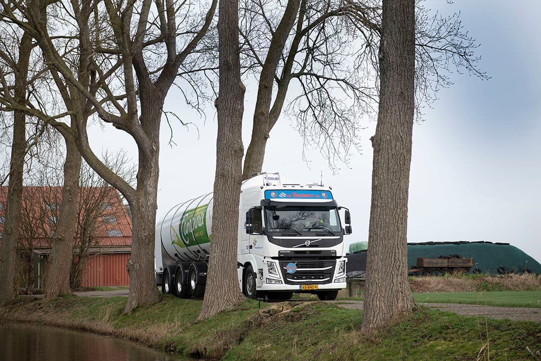 FrieslandCampina verkocht vorig jaar minder melk tegen lage prijzen op de spotmarkt. - Foto: Mark Pasveer