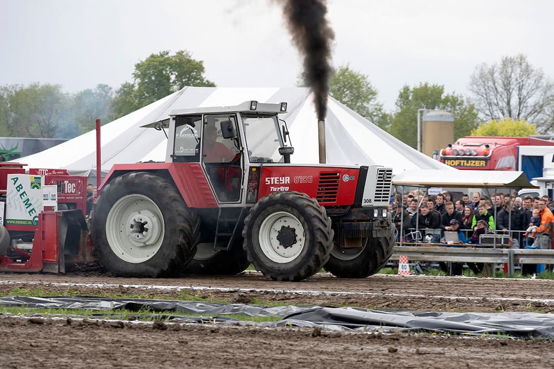 Steyr 8180: beest in Standaard XL tractorpulling